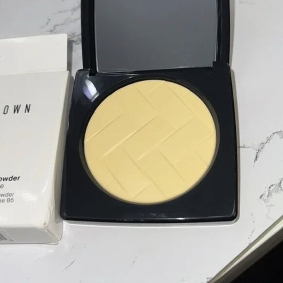 *BNIB* Bobbi Brown vitamin enriched press powder: Yellow - Picture 3 of 3